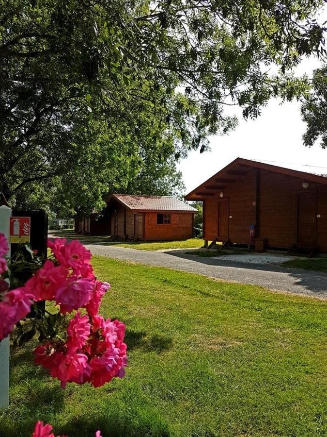Camping Les 2 Salamandres Arces-sur-Gironde Экстерьер фото