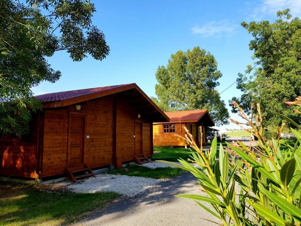 Camping Les 2 Salamandres Arces-sur-Gironde Экстерьер фото
