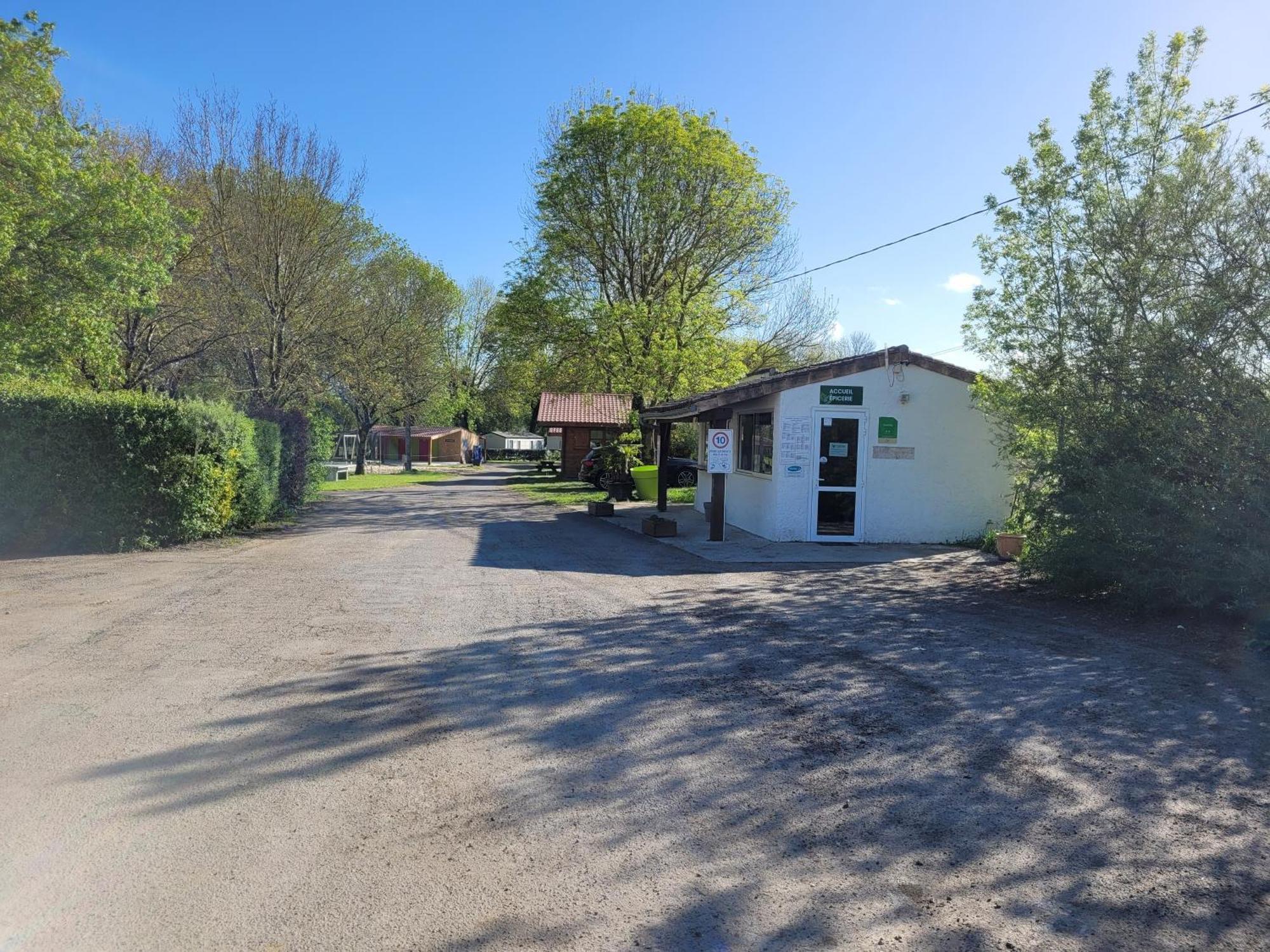 Camping Les 2 Salamandres Arces-sur-Gironde Экстерьер фото